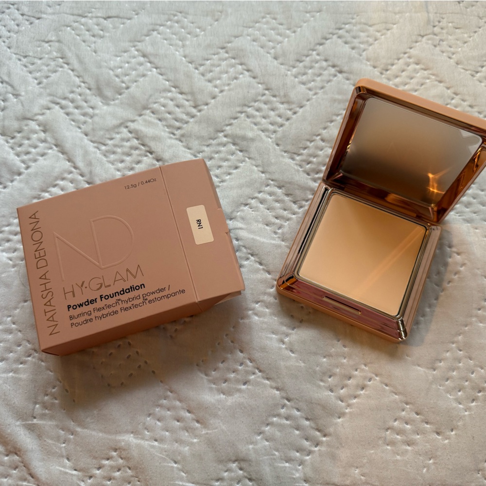 NATASHA DENONA Hy-Glam Powder Foundation in RN1 (Fair Rosy) NEW in Box